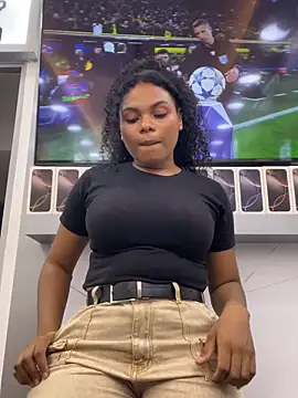 Valerii smithh online show from November 2025 07:58:01 PM