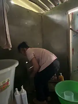 Snapshot of Linh-xxx chatting on October 2025 06:27:02 AM Linh-xxx online show from October 2025 06:27:02 AM