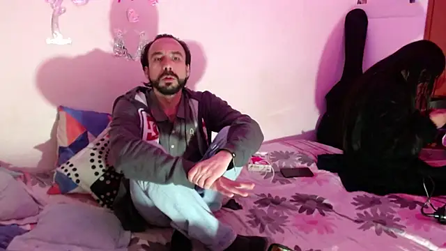 Isis Robert online show from October 2025 02:12:02 AM