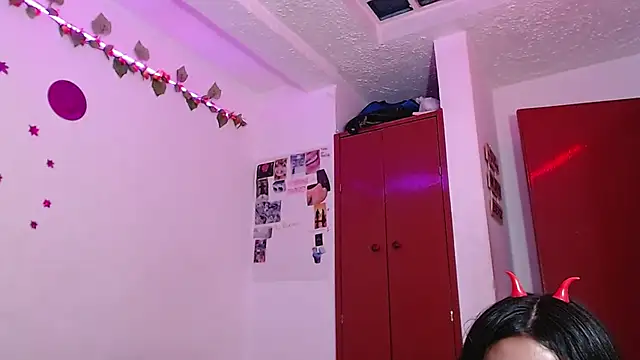 Isis Robert online show from November 2025 04:03:02 AM