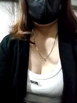 Snapshot of YiyinLy chatting on October 2025 03:33:02 PM YiyinLy online show from October 2025 03:33:02 PM