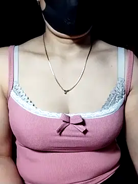 Snapshot of YiyinLy chatting on November 2025 02:57:01 AM YiyinLy online show from November 2025 02:57:01 AM