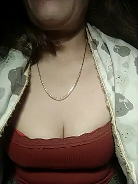 Snapshot of YiyinLy chatting on November 2025 07:18:02 PM YiyinLy online show from November 2025 07:18:02 PM