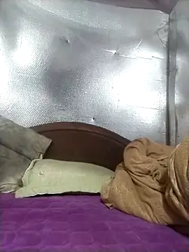 Snapshot of YiyinLy chatting on November 2025 07:41:02 AM YiyinLy online show from November 2025 07:41:02 AM