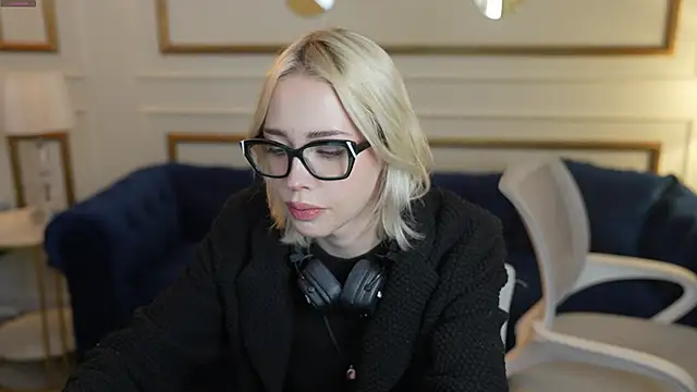 Jessica start online show from November 2025 02:05:01 PM