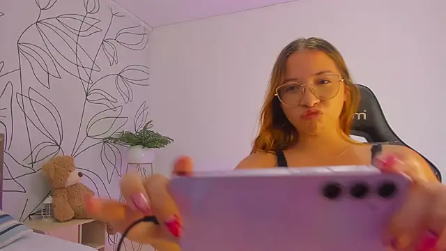 Snapshot of merida_06 chatting on November 2025 09:48:01 PM merida 06 online show from November 2025 09:48:01 PM