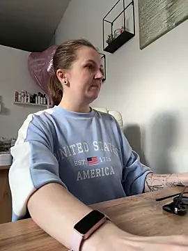 Snapshot of Amy__Leee_ chatting on April 2026 11:10:02 AM Amy Leee online show from April 2026 11:10:02 AM