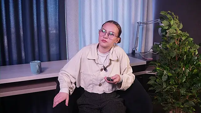 KrisWaller online show from October 2025 09:32:01 AM