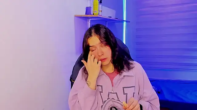 Emily Lindey online show from October 2025 03:10:02 AM