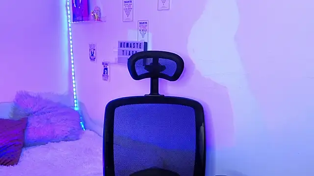 Emily Lindey online show from March 2026 05:33:02 AM