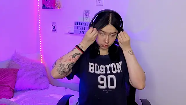 Emily Lindey online show from March 2026 07:23:02 AM