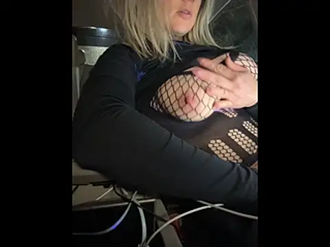 Snapshot of queenkelly1234 chatting on November 2025 04:48:02 AM queenkelly1234 online show from November 2025 04:48:02 AM