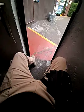 Snapshot of Raczos chatting on December 2025 12:05:01 AM Raczos online show from December 2025 12:05:01 AM