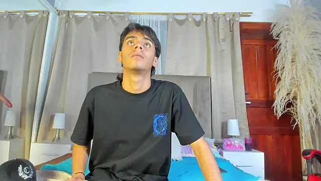 Snapshot of Kendra_and_liam chatting on October 2025 12:06:01 PM Kendra and liam online show from October 2025 12:06:01 PM