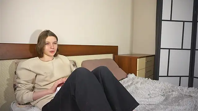 RoslynArcuo online show from October 2025 08:33:02 PM