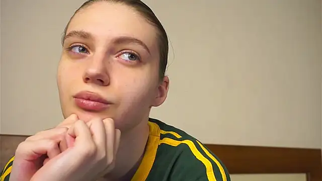 RoslynArcuo online show from December 2025 08:28:02 PM