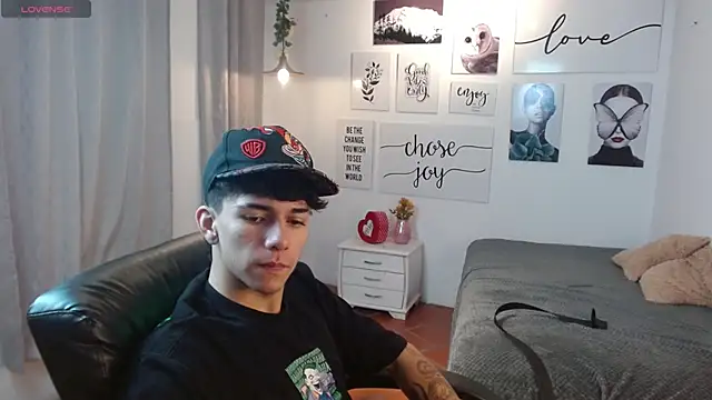 Snapshot of AmethystShadow17 chatting on November 2025 03:23:02 PM AmethystShadow17 online show from November 2025 03:23:02 PM