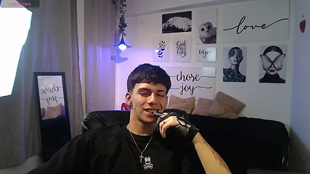 Snapshot of AmethystShadow17 chatting on March 2026 08:03:02 PM AmethystShadow17 online show from March 2026 08:03:02 PM