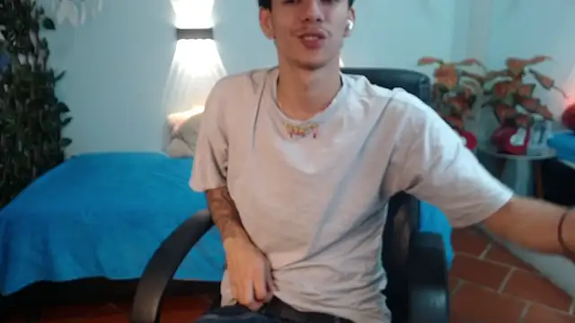 Snapshot of AmethystShadow17 chatting on April 2026 08:53:02 PM AmethystShadow17 online show from April 2026 08:53:02 PM