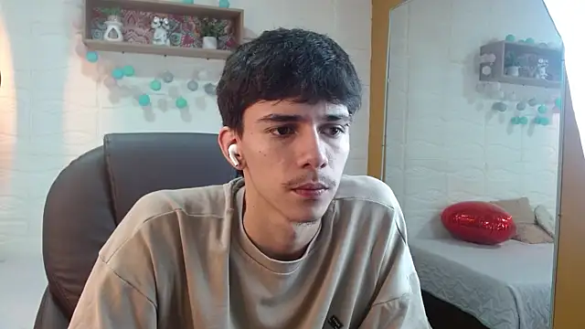 Snapshot of AmethystShadow17 chatting on April 2026 03:44:02 AM AmethystShadow17 online show from April 2026 03:44:02 AM