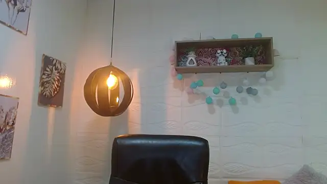 Snapshot of AmethystShadow17 chatting on April 2026 06:10:01 PM AmethystShadow17 online show from April 2026 06:10:01 PM