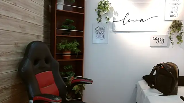 Snapshot of AmethystShadow17 chatting on April 2026 04:24:02 AM AmethystShadow17 online show from April 2026 04:24:02 AM