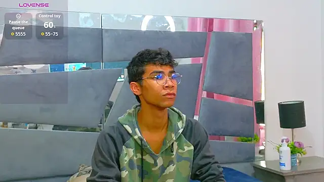 Desire4Duo online show from November 2025 01:40:01 PM