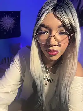 Snapshot of Cute_Aleja chatting on April 2026 09:18:02 PM Cute Aleja online show from April 2026 09:18:02 PM