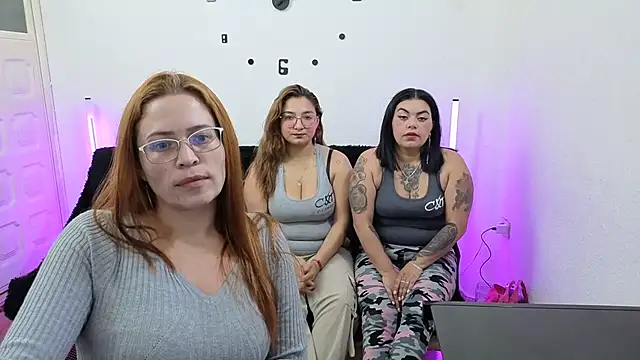 Snapshot of lesb_milf chatting on January 2026 03:43:01 AM lesb milf online show from January 2026 03:43:01 AM