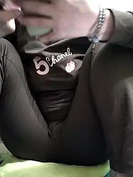 Amanda- ena- online show from November 2025 06:27:01 AM