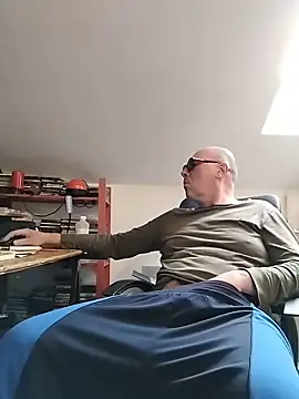 Snapshot of nicolaspgarnier chatting on April 2026 02:25:01 PM nicolaspgarnier online show from April 2026 02:25:01 PM