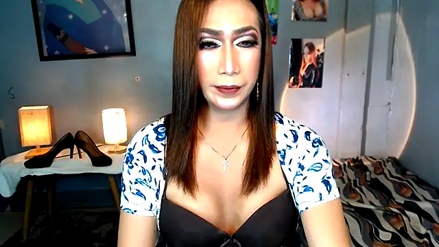 littleredbunny27 online show from May 2026 08:15:01 PM