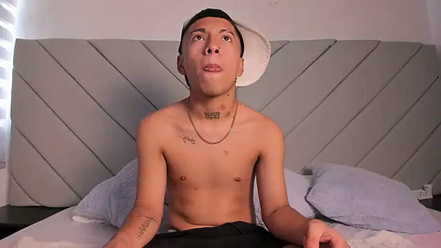 little kris1 online show from October 2025 12:49:02 PM