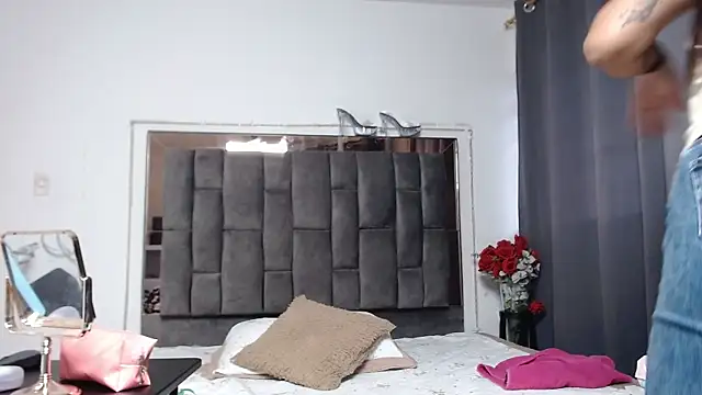 Snapshot of Salmma_Milf chatting on March 2026 11:35:01 AM Salmma Milf online show from March 2026 11:35:01 AM