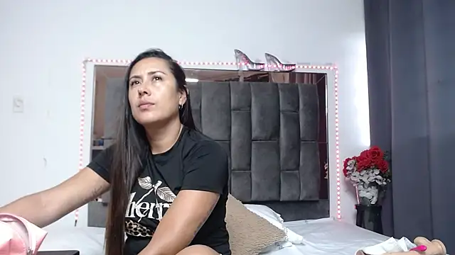 Snapshot of Salmma_Milf chatting on April 2026 11:37:01 AM Salmma Milf online show from April 2026 11:37:01 AM