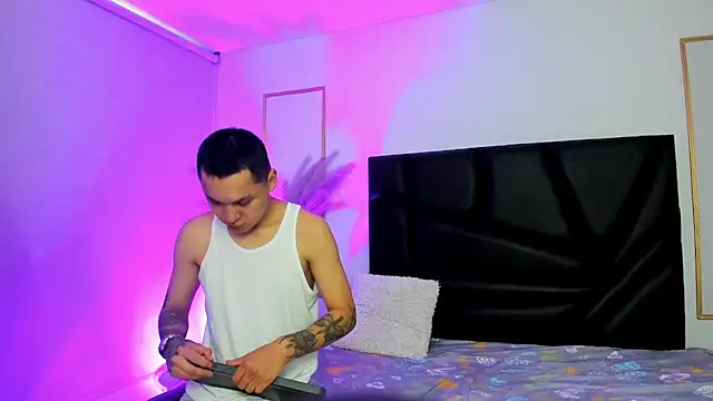 AnnieAndLeandro online show from December 2025 08:27:01 PM