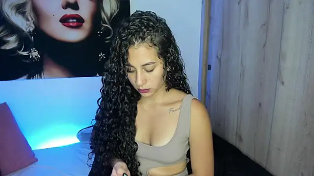 Snapshot of fernanda317 chatting on November 2025 10:43:01 PM fernanda317 online show from November 2025 10:43:01 PM