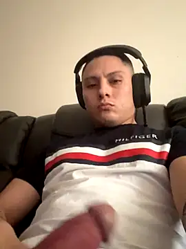 Snapshot of Feloh95 chatting on October 2025 08:53:02 PM Feloh95 online show from October 2025 08:53:02 PM