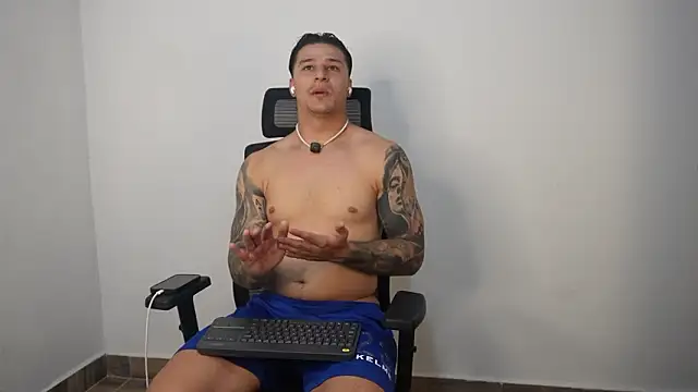 Snapshot of Dominick_walker chatting on March 2026 12:04:02 AM Dominick walker online show from March 2026 12:04:02 AM