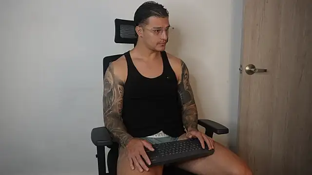 Snapshot of Dominick_walker chatting on March 2026 10:46:01 PM Dominick walker online show from March 2026 10:46:01 PM