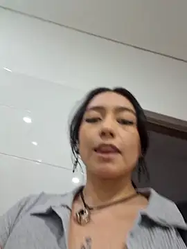 Snapshot of EvelynCrow_ chatting on October 2025 10:44:01 PM EvelynCrow online show from October 2025 10:44:01 PM