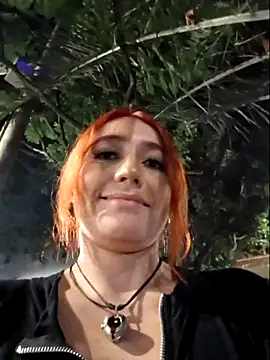 Snapshot of EvelynCrow_ chatting on October 2025 01:17:02 AM EvelynCrow online show from October 2025 01:17:02 AM