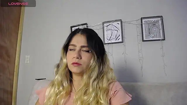 Sweet Bella Valery online show from April 2026 07:59:01 PM