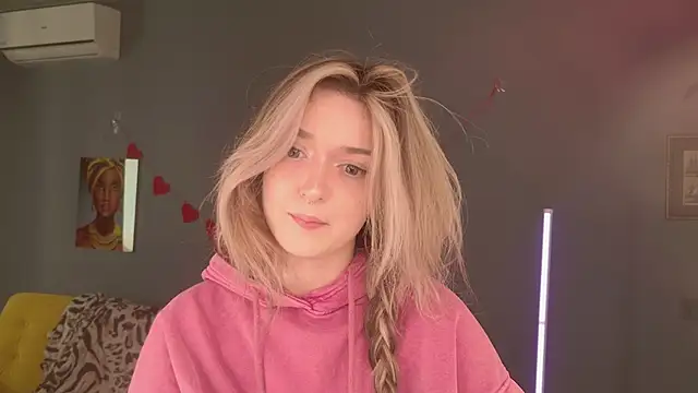 Snapshot of BellaSink chatting on March 2026 05:32:02 AM BellaSink online show from March 2026 05:32:02 AM