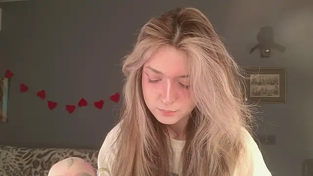 Snapshot of BellaSink chatting on April 2026 05:30:01 AM BellaSink online show from April 2026 05:30:01 AM