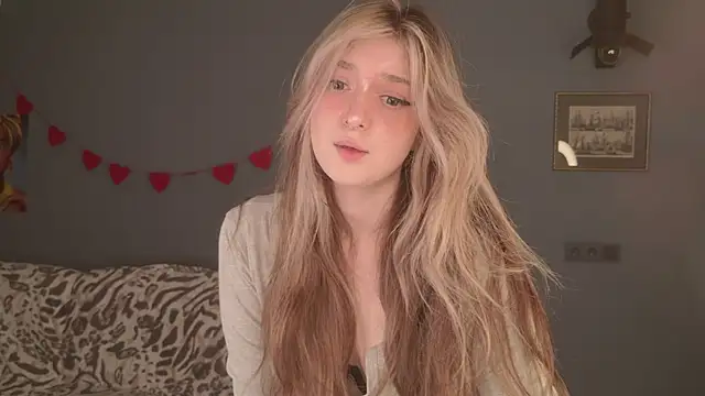 Snapshot of BellaSink chatting on April 2026 05:38:01 AM BellaSink online show from April 2026 05:38:01 AM