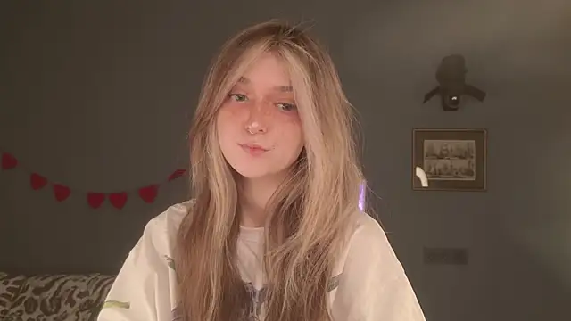 Snapshot of BellaSink chatting on April 2026 05:38:02 AM BellaSink online show from April 2026 05:38:02 AM