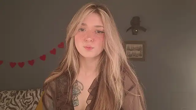 Snapshot of BellaSink chatting on April 2026 06:19:01 AM BellaSink online show from April 2026 06:19:01 AM