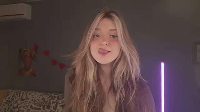 Snapshot of BellaSink chatting on April 2026 05:35:01 AM BellaSink online show from April 2026 05:35:01 AM