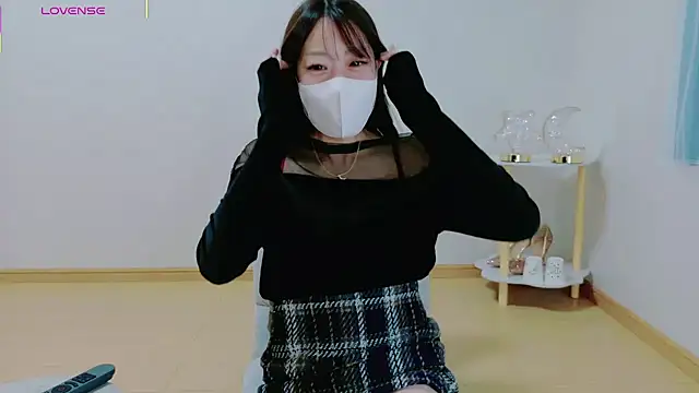 TSUKI circle online show from December 2025 02:34:01 PM